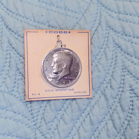 Vintage 1972 Kennedy Fifty Cent Coin Pendant - 50 Years 1972 - 2022 - Picture 2 of 2